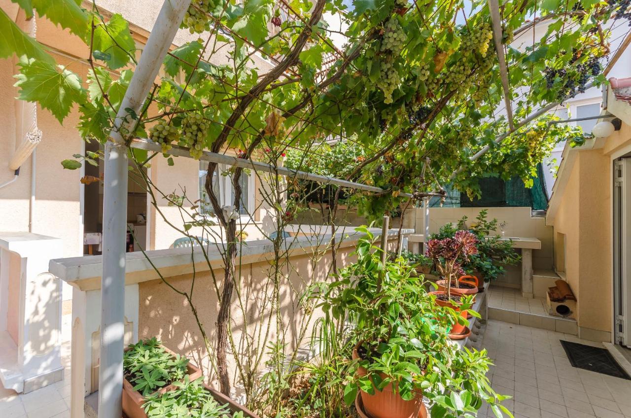 Apartments Mira I Vodice Exterior foto